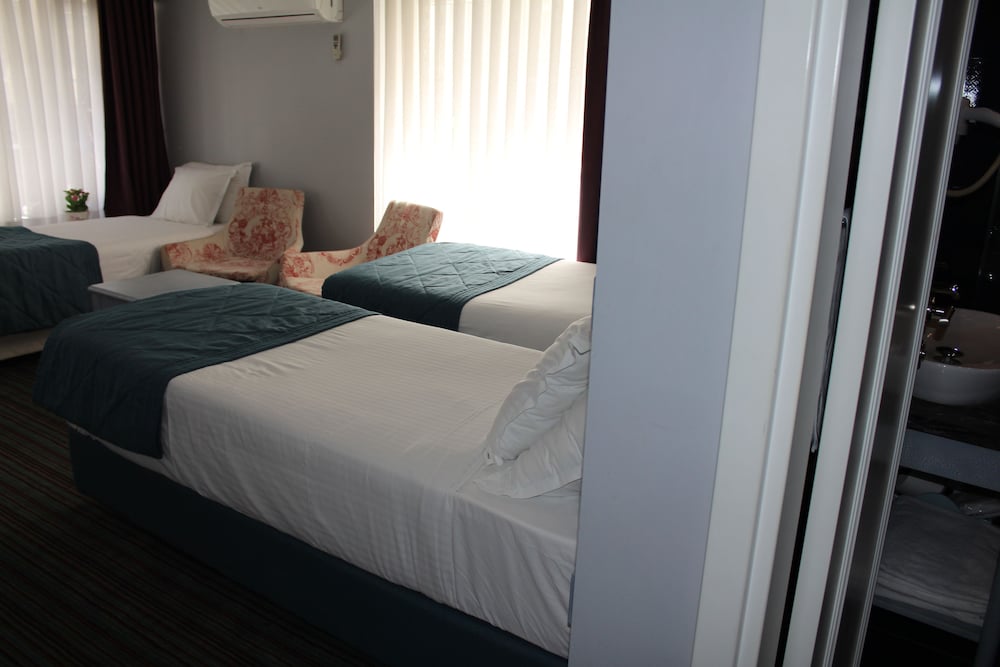 Santa Lucia Hotel 8/50