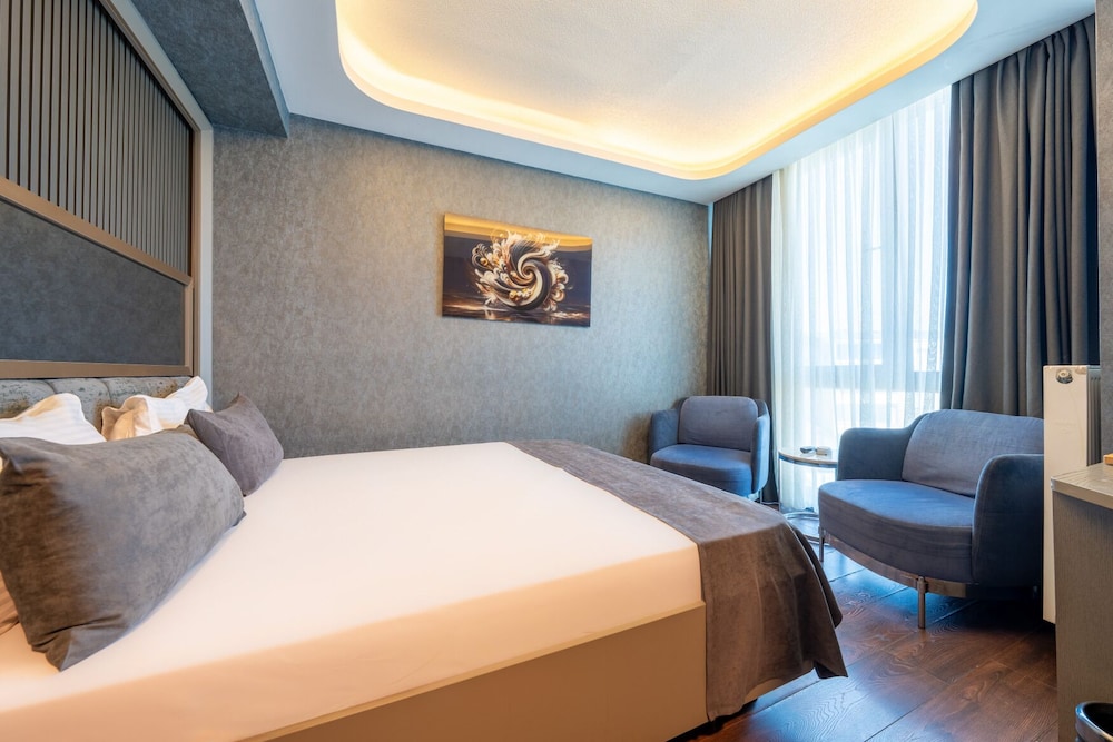Eagle Palace Suites 9/50