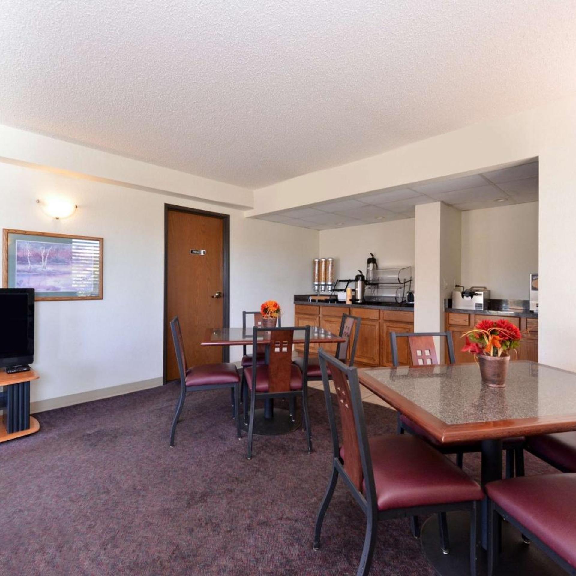 Executive Plus Inn and Suites 17/20
