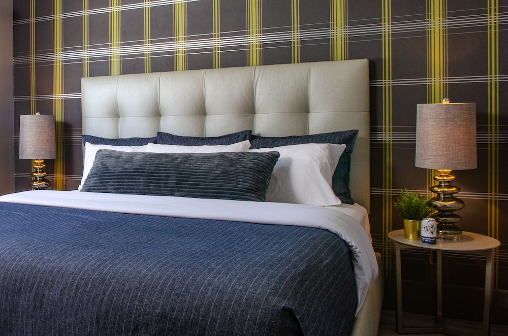 Vintage Block Inn Suites 10/28