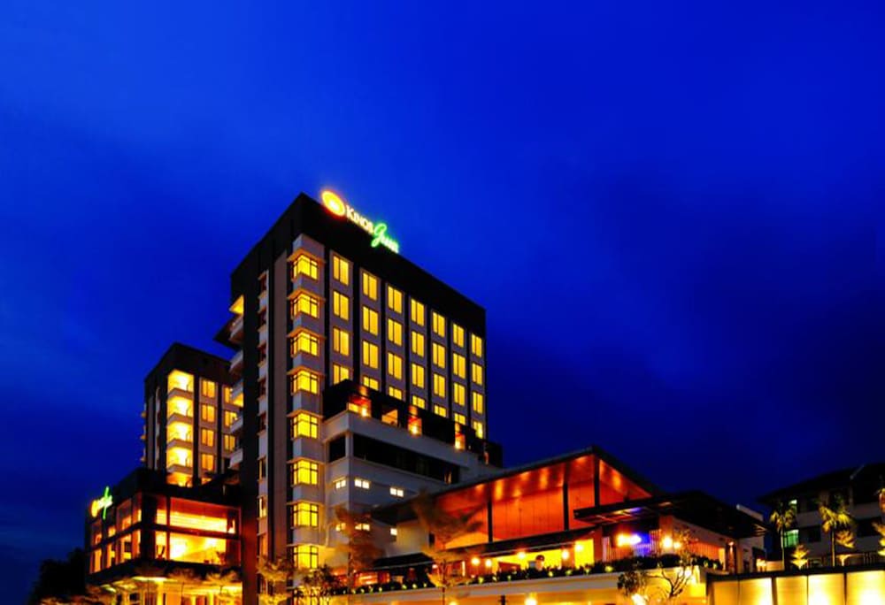 Kings Green Hotel 4/65