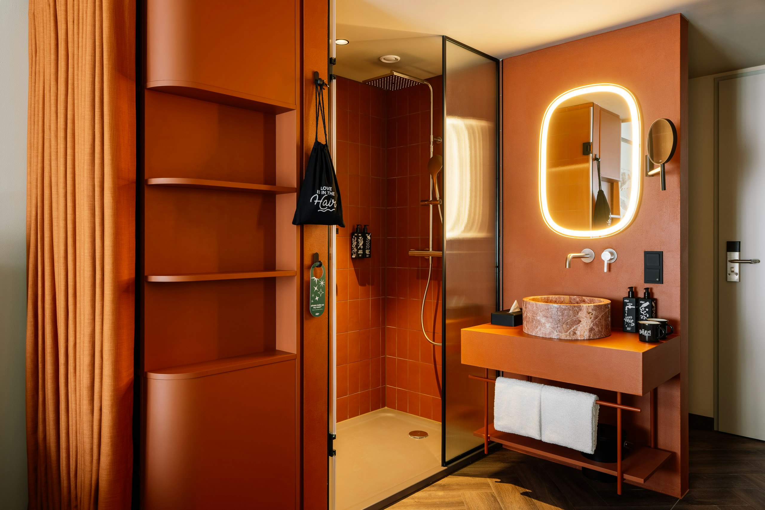 Hotel Schani City 42/42