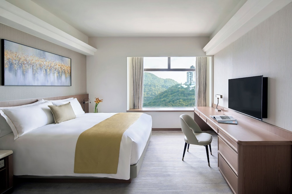 FAMILY SUITE, PLUS, DELUXE