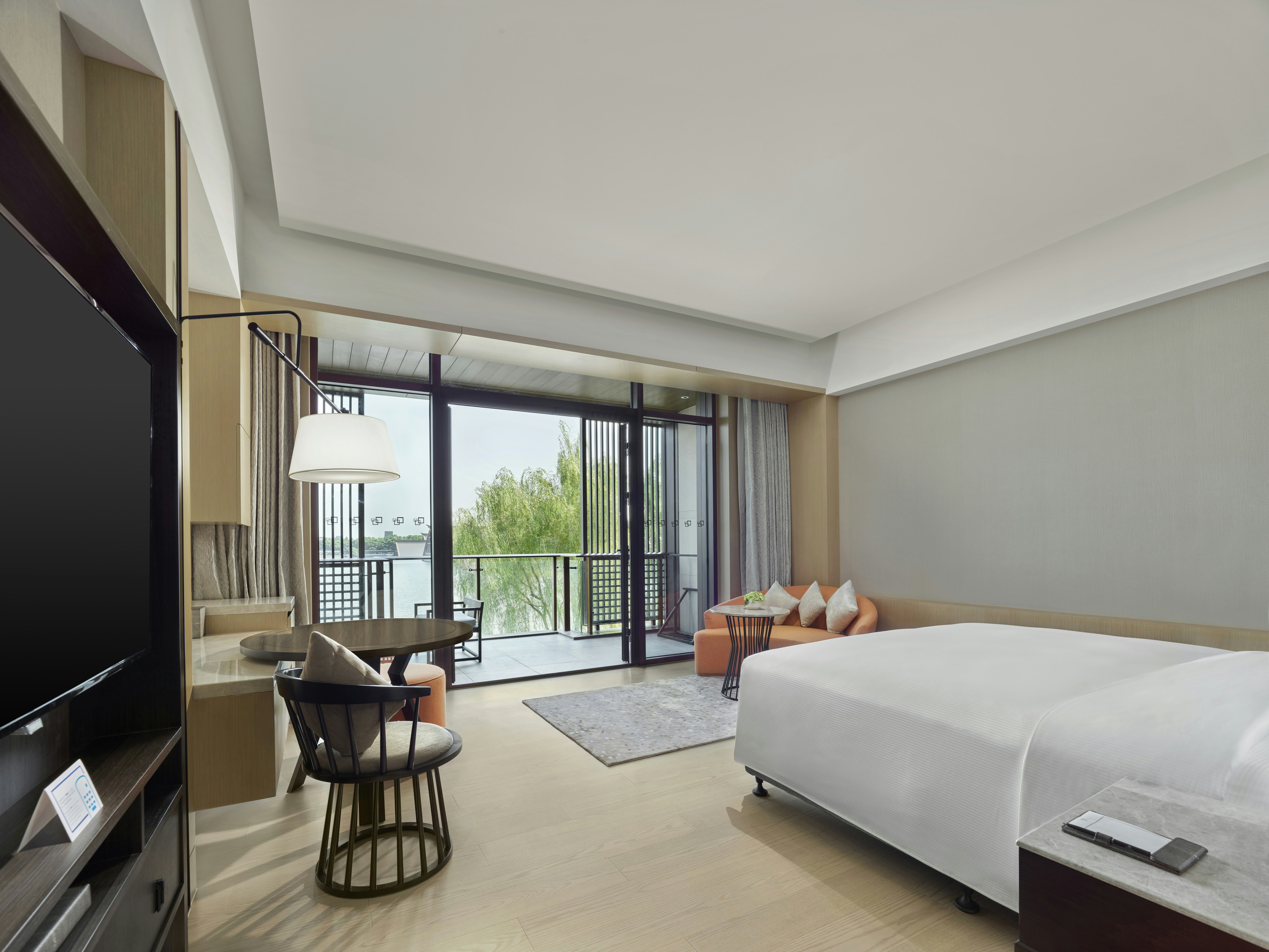 PREMIUM, KING BED, LAKE VIEW