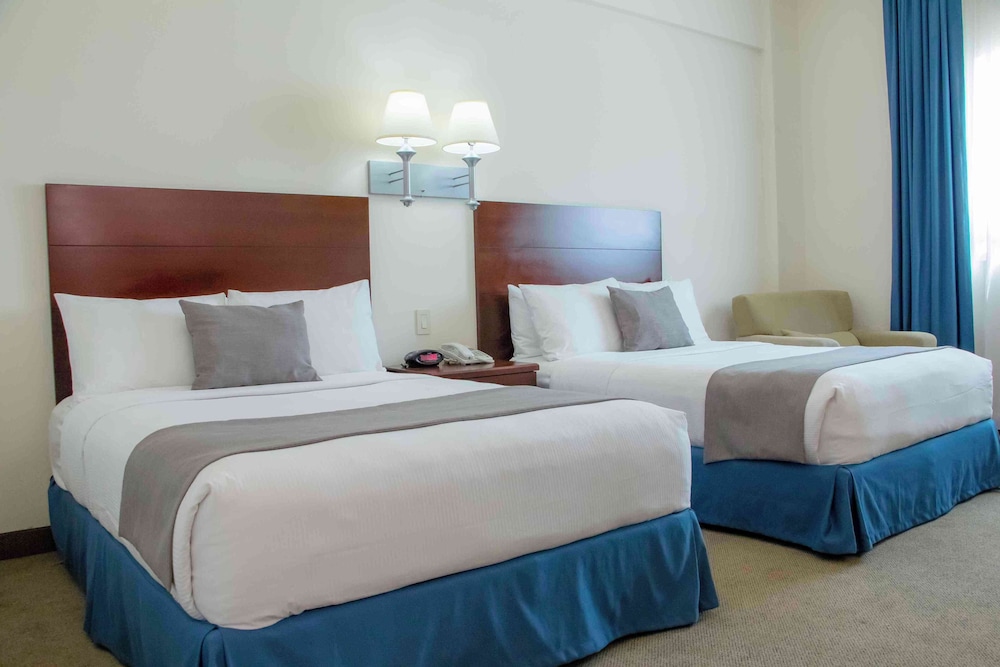 Hotel Aeropuerto Los Cabos 18/40