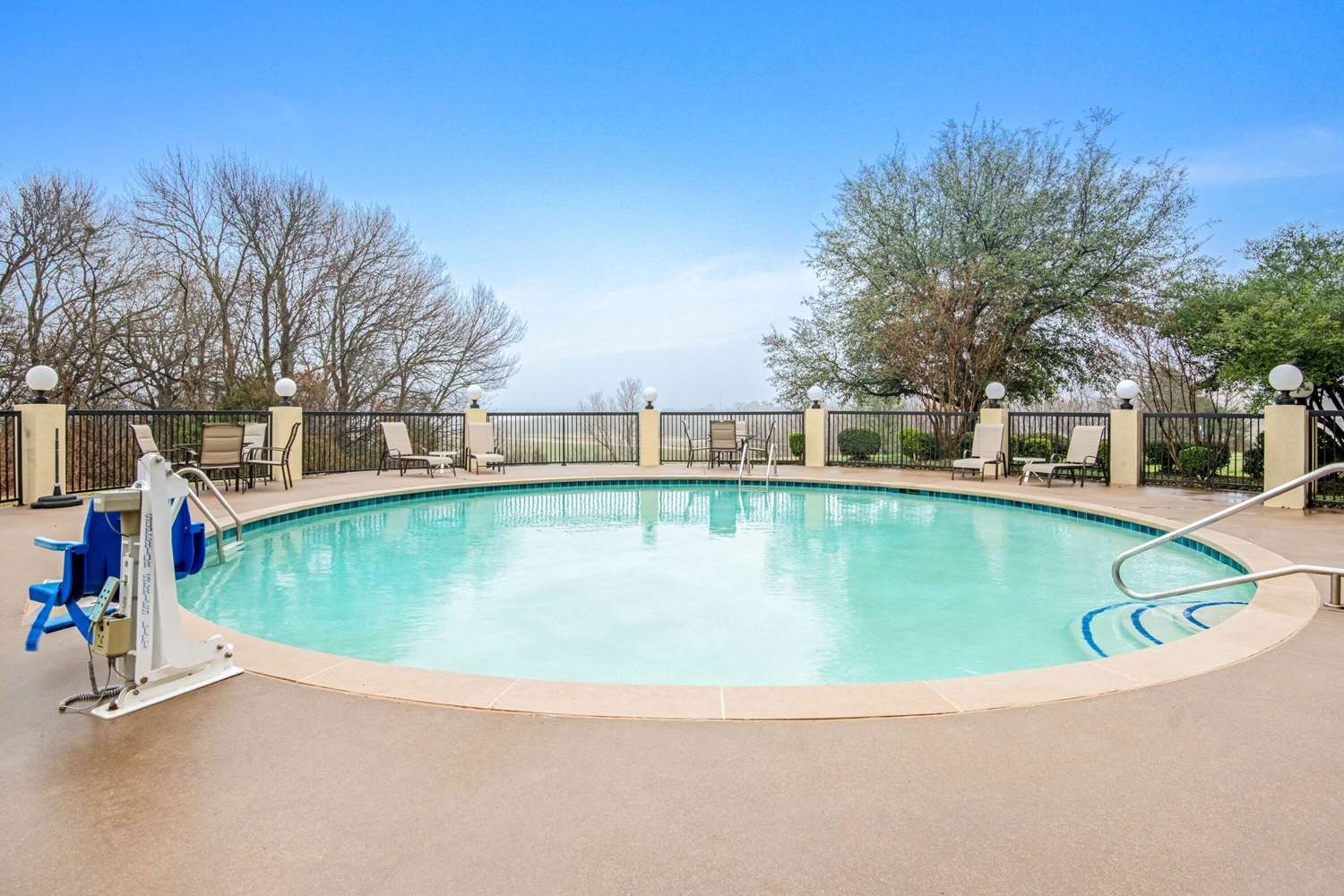 La Quinta Inn & Suites by Wyndham Denison - N. Lake Texoma 25/35
