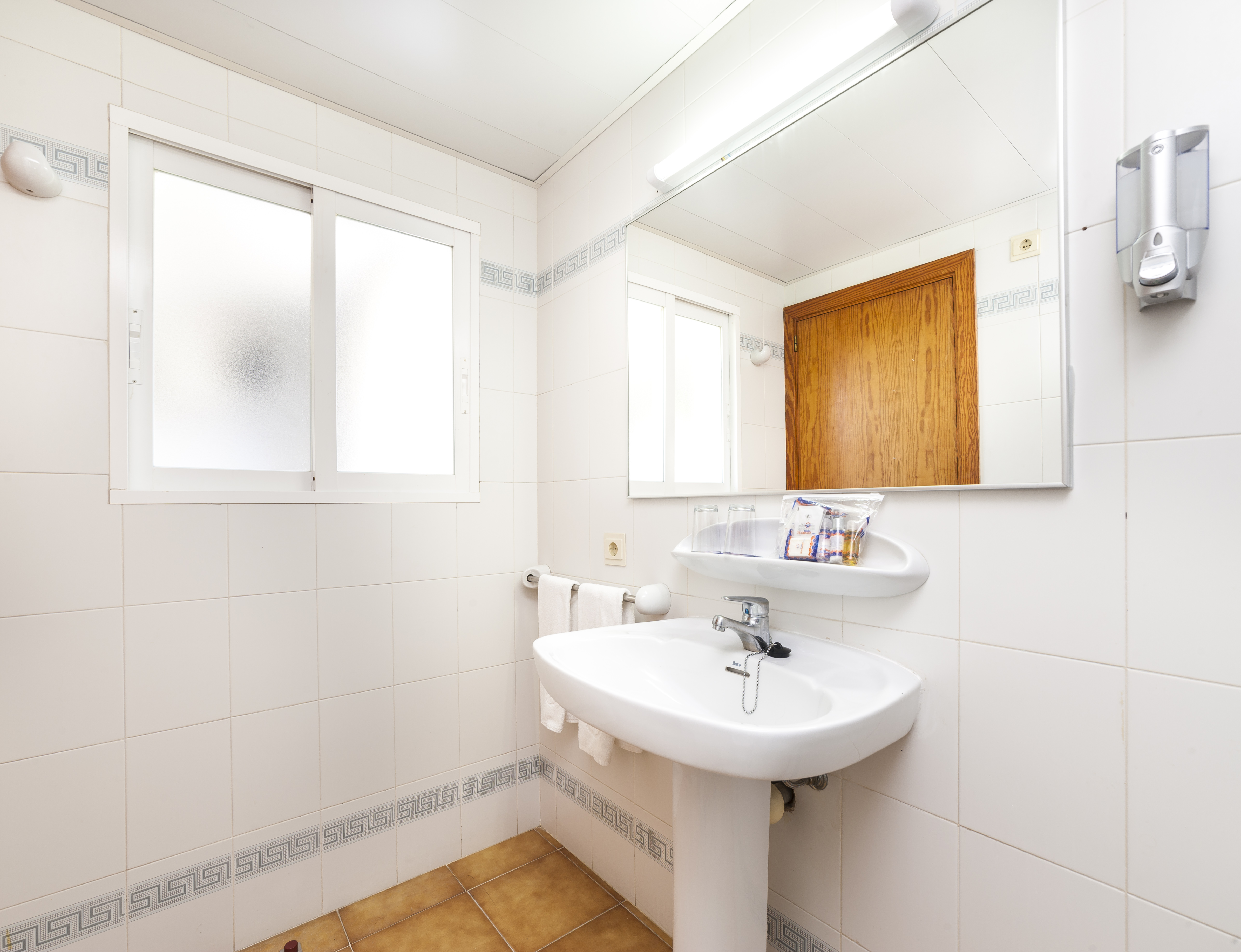 GLOBALES APARTAMENTOS CALA VIÑAS 18/20