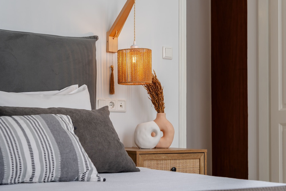 Erato Inn 24/50
