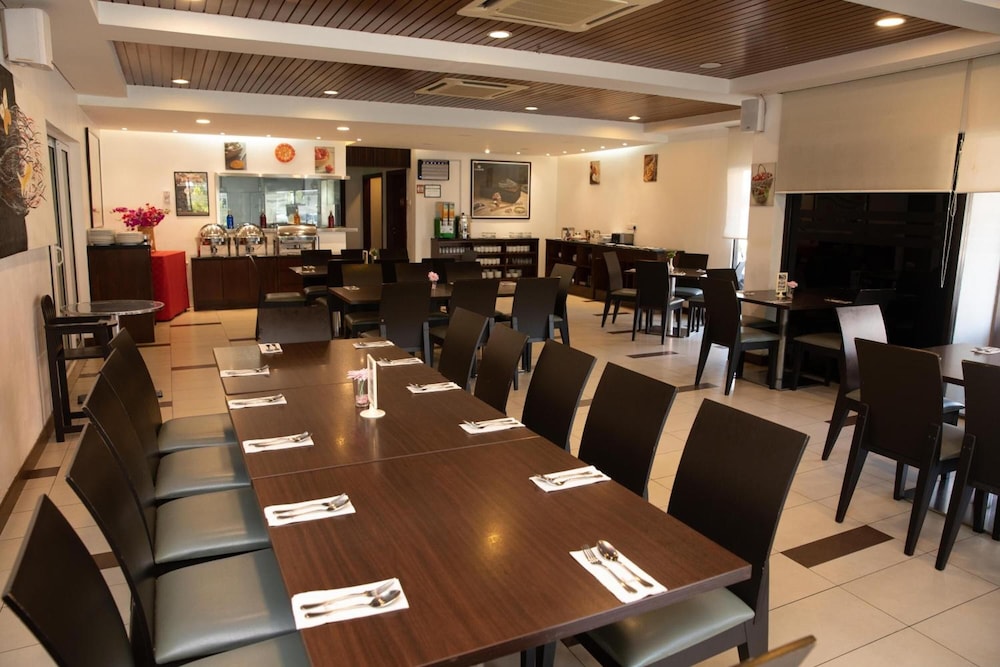 Jewels Hotel 42/46