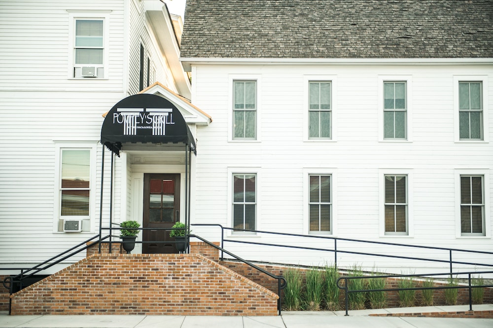 Sacajawea Hotel 47/50