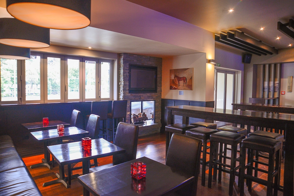 The Racecourse Hotel & Motorlodge 34/53