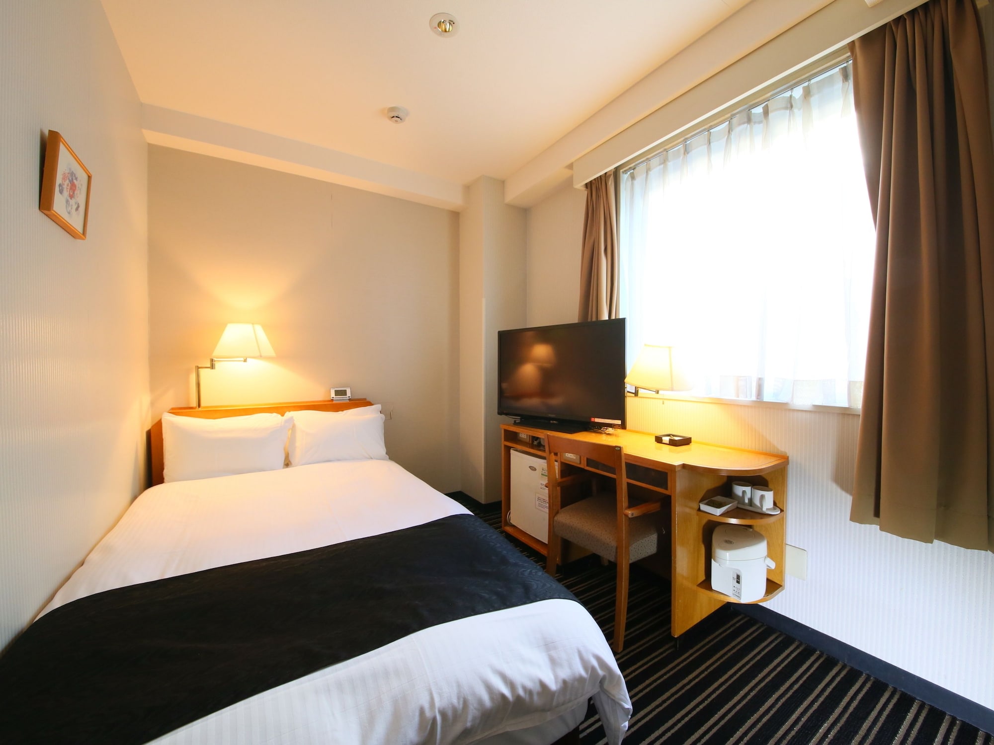 SEMI ROOM, SEMI DOUBLE BED