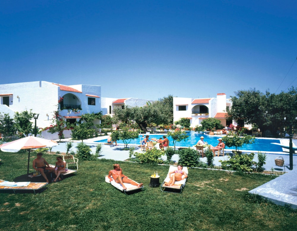 Oasis Hotel Bungalows 13/64