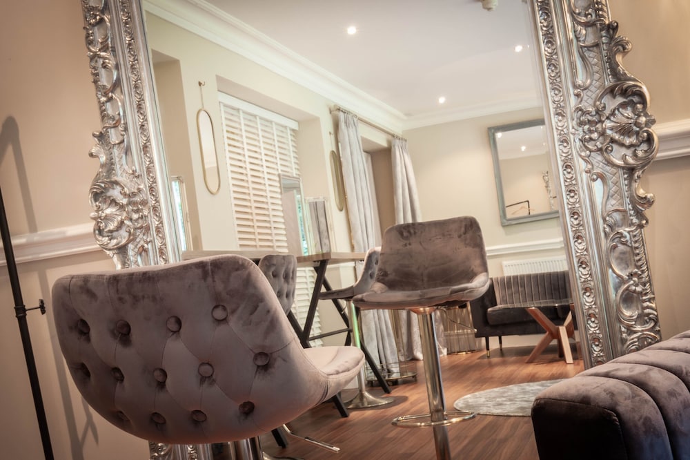 The Dower House Hotel 28/50
