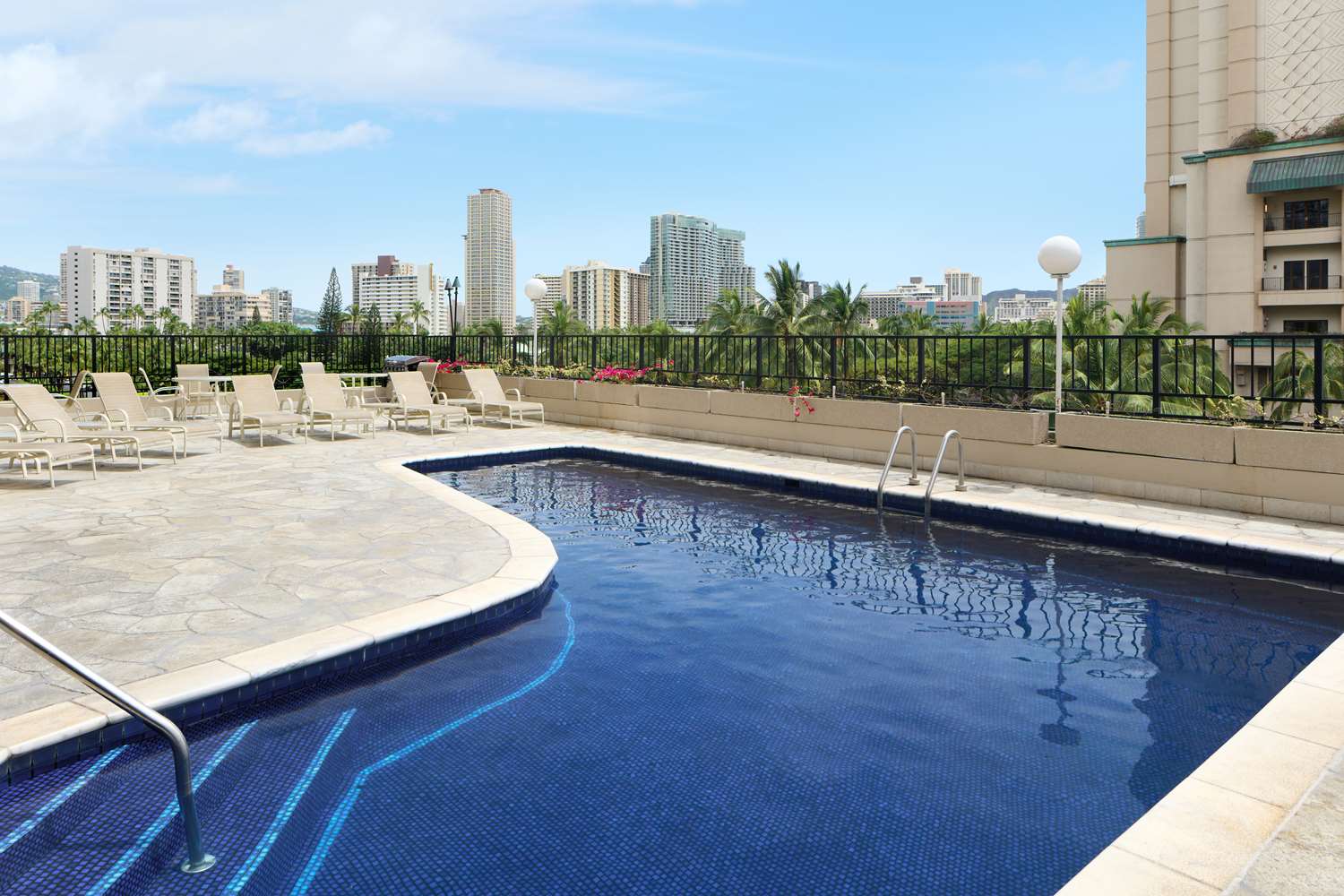 AQUA PALMS WAIKIKI 29/41