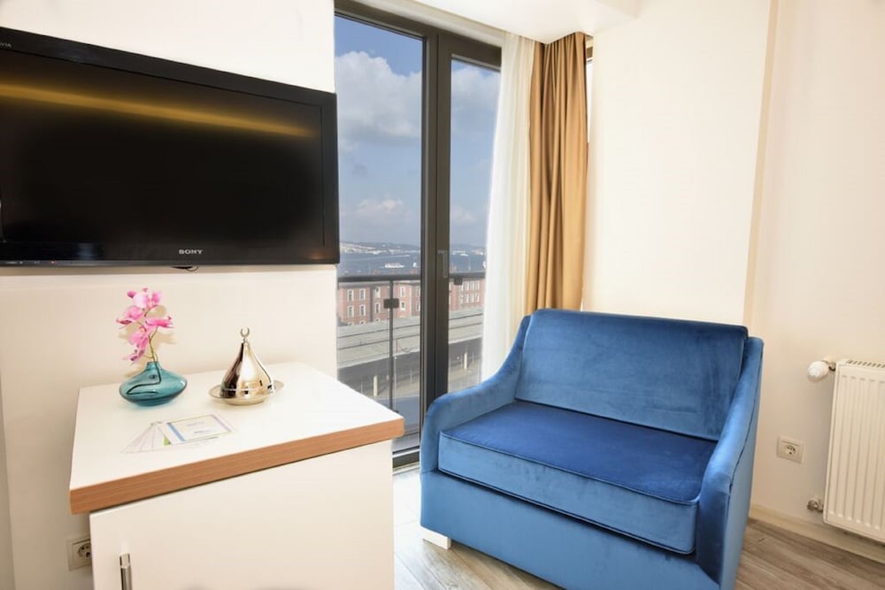 ELANAZ HOTEL 30/50