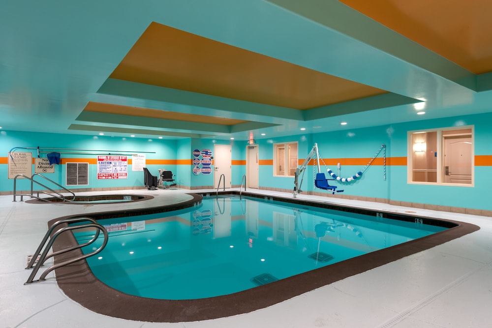 Holiday Inn Express & Suites Lathrop 31/61