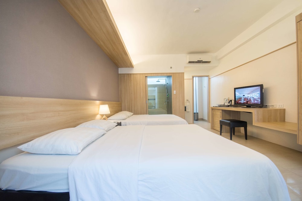 The Tides Hotel Boracay 6/50