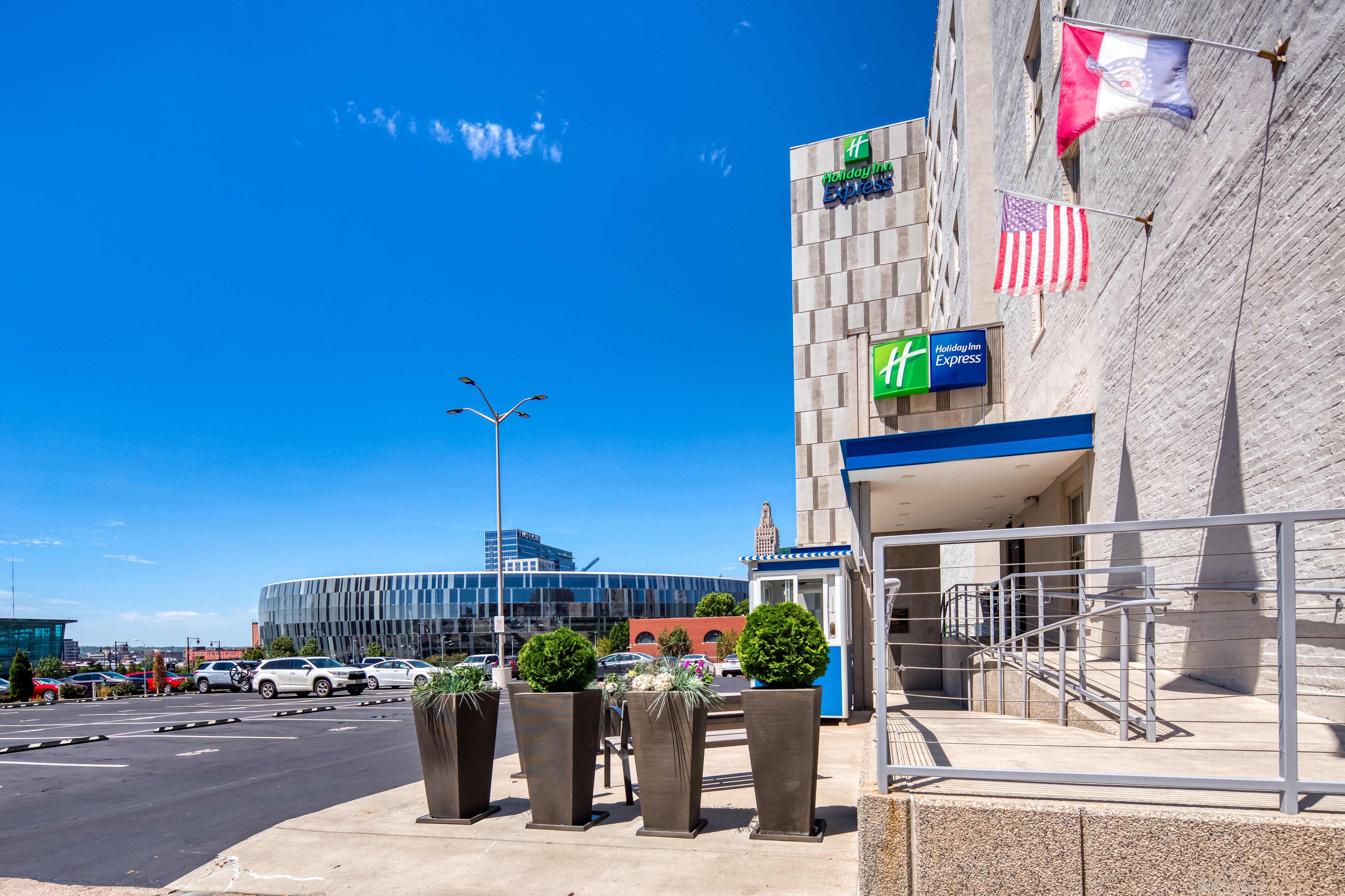 HOLIDAY INN EXPRESS KANSAS CITY DOWNTOWN 70/72