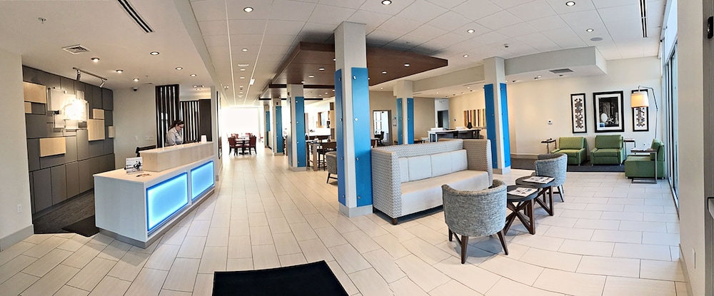Holiday Inn Express Suites Rantoul 61/76