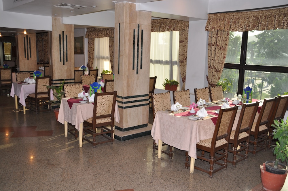 restaurant cafeteria