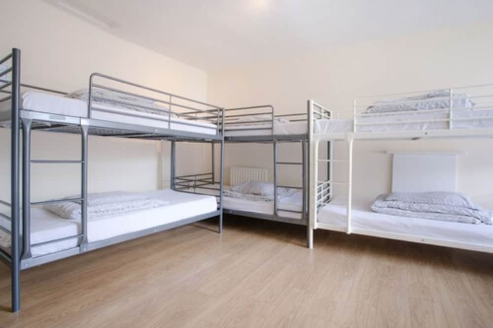 FAMILY, MULTIPLE BEDS