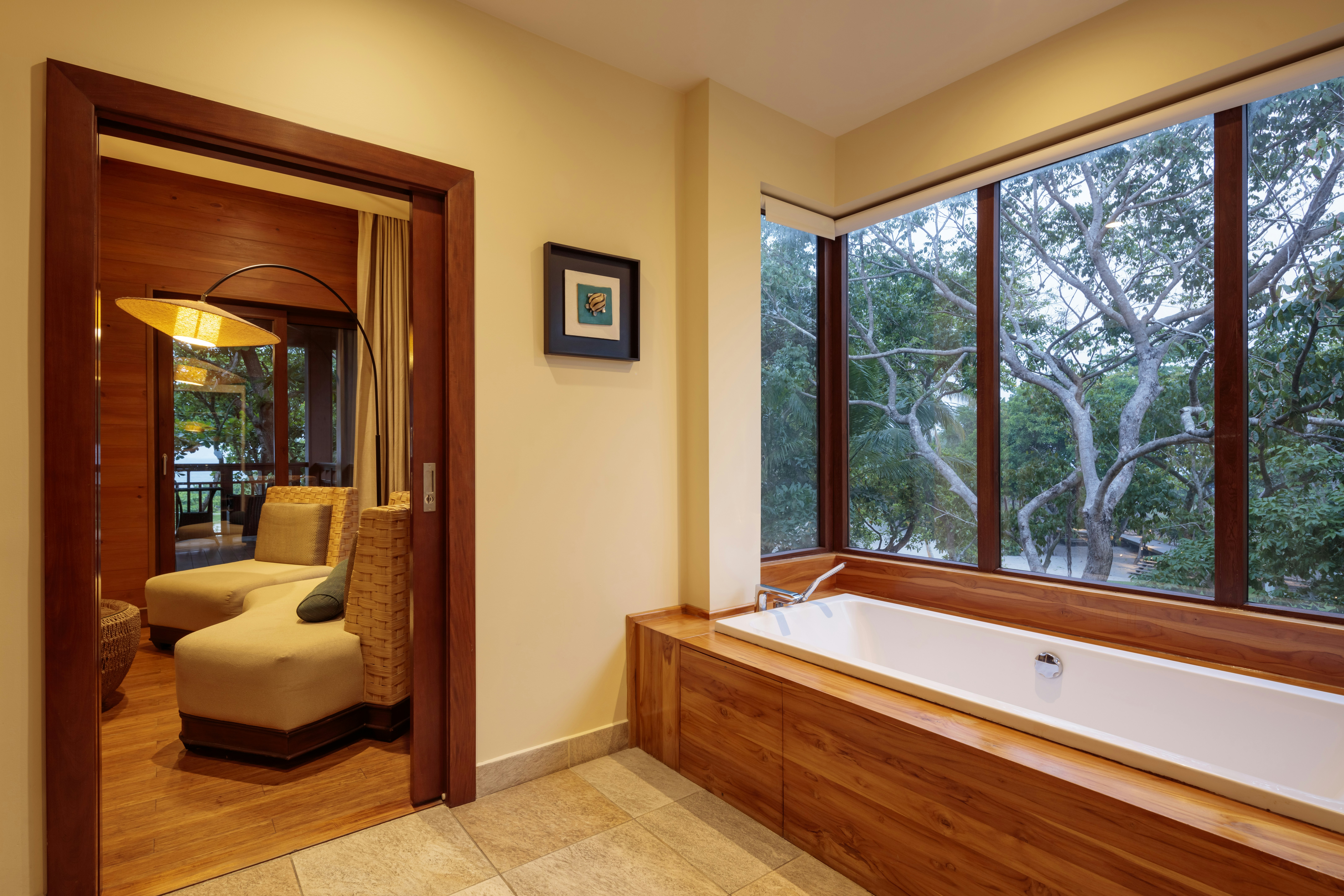 جناح جونيور بسرير كينج بإطلالة على البحر، Indura Beach & Golf Resort Curio Collection by Hilton 4/4
