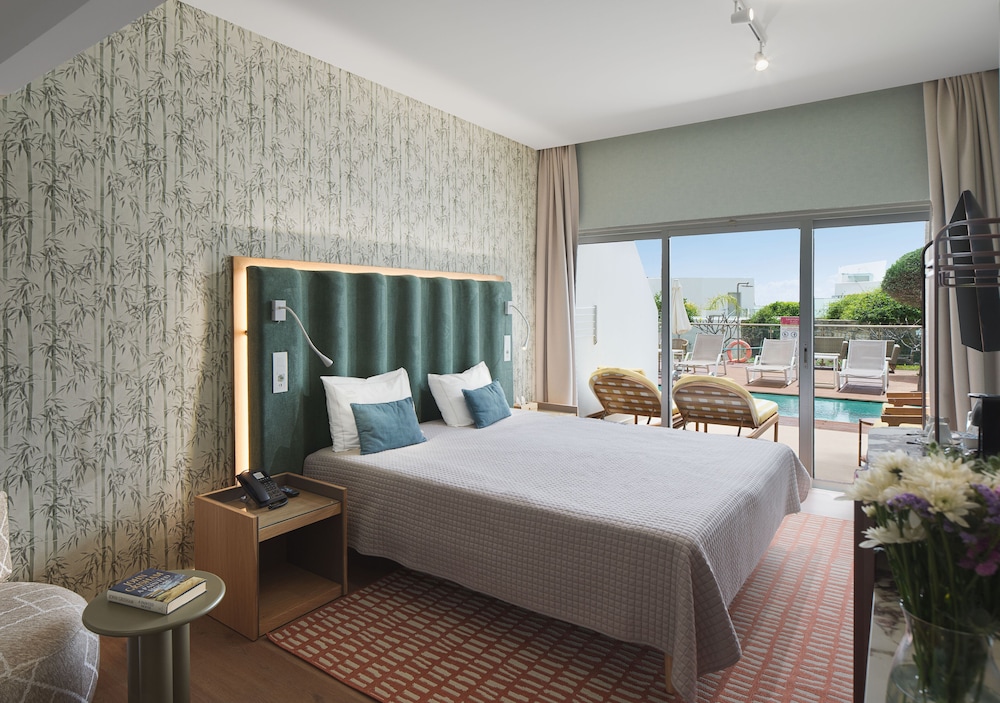 Swim Up, Superior, Double Bed