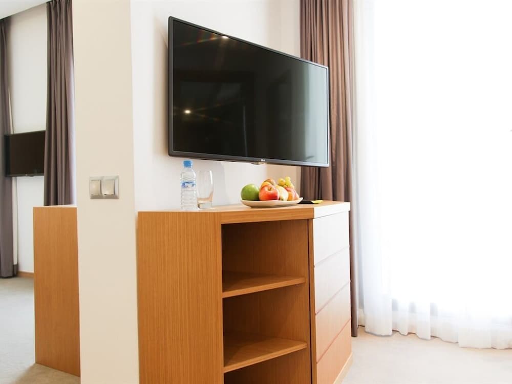Smarts Hotel 49/58