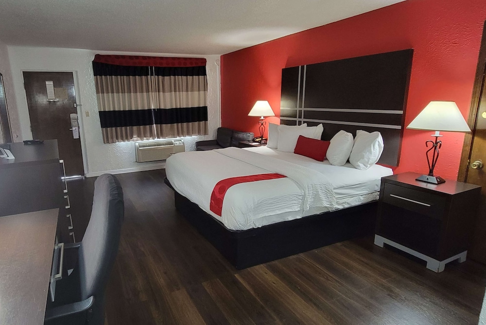 Room, King Bed, Pool Access