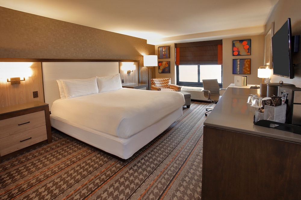 Deluxe, King Bed, Blue Chip Tower