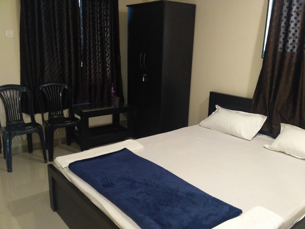 Hotel Honey Lodging 8/17