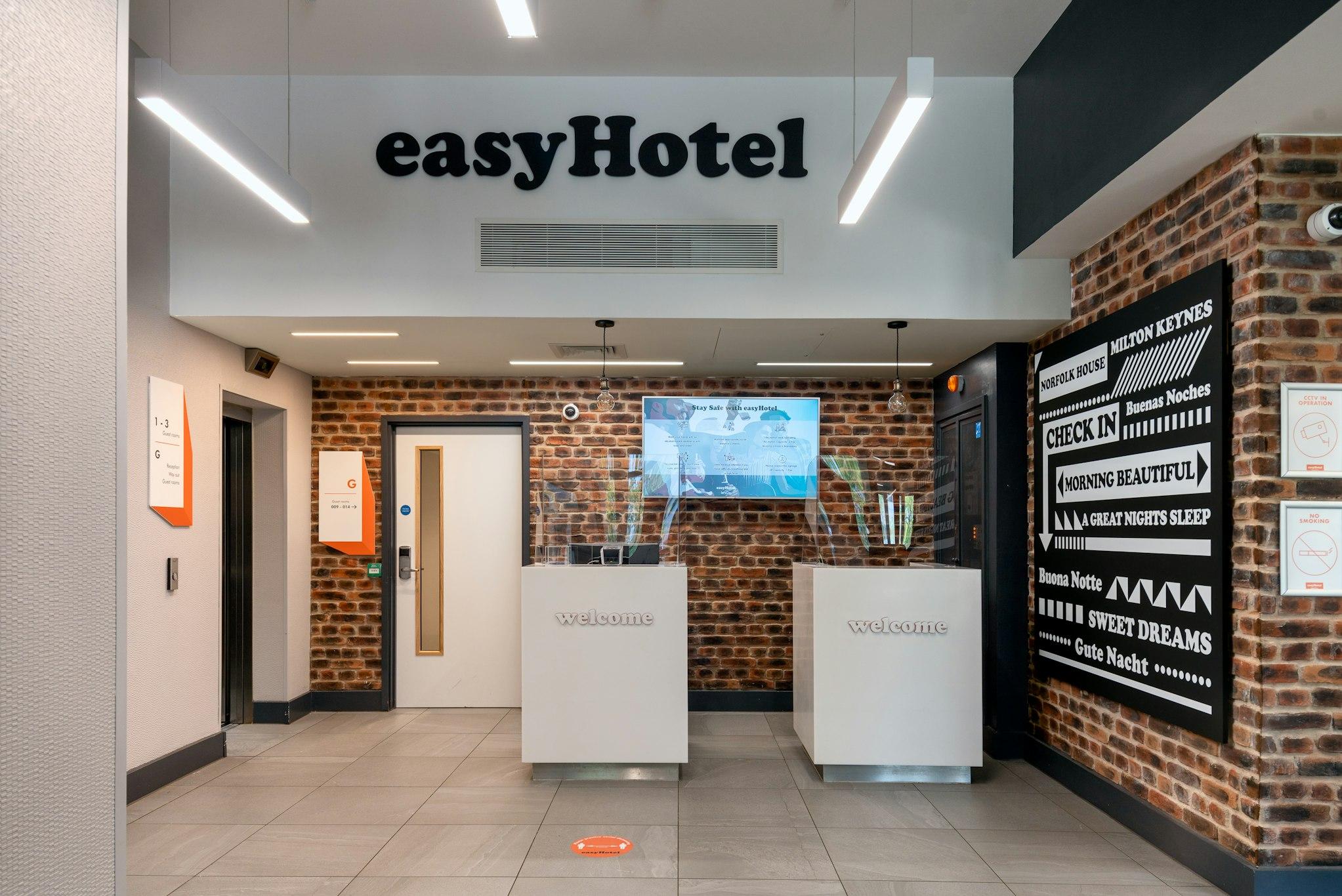 Lobby at easyHotel Milton Keynes Central, MILTON KEYNES