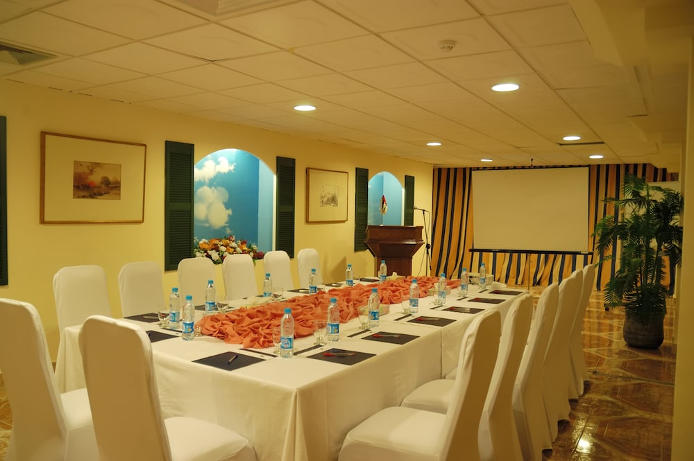 MINA HOTEL 55/65