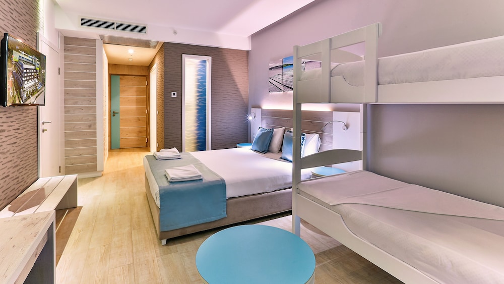 Carine Hotel Park 61/61