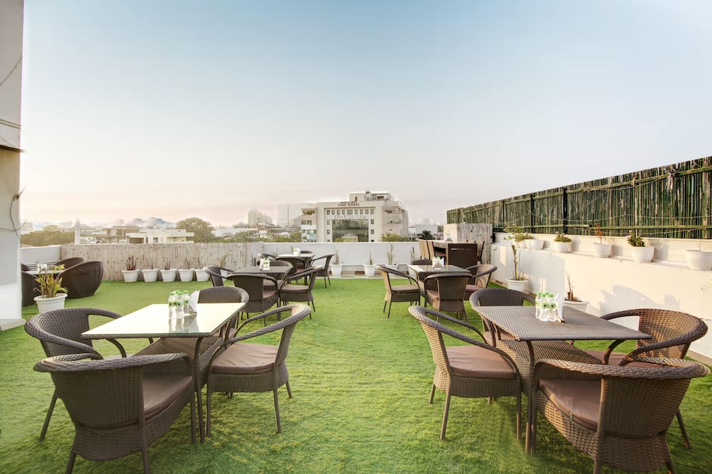 Saltstayz Hotel Huda City Center 26/49