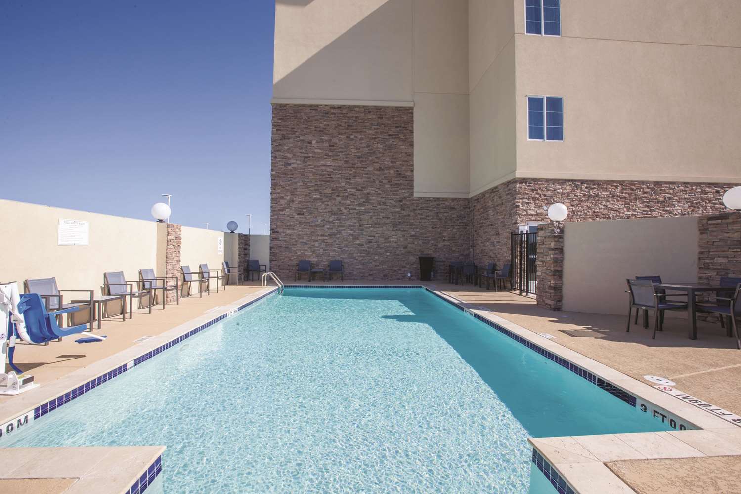 La Quinta Inn And Suites By Wyndham Kingsville 21/33
