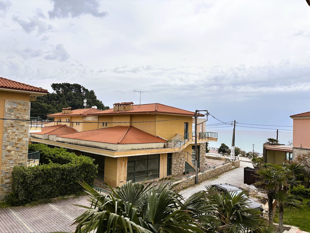 Paralio Hotel 2/50