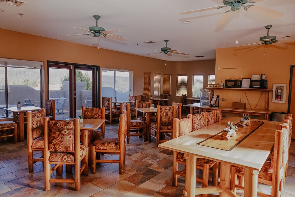 Southwest Inn at Sedona 58/72