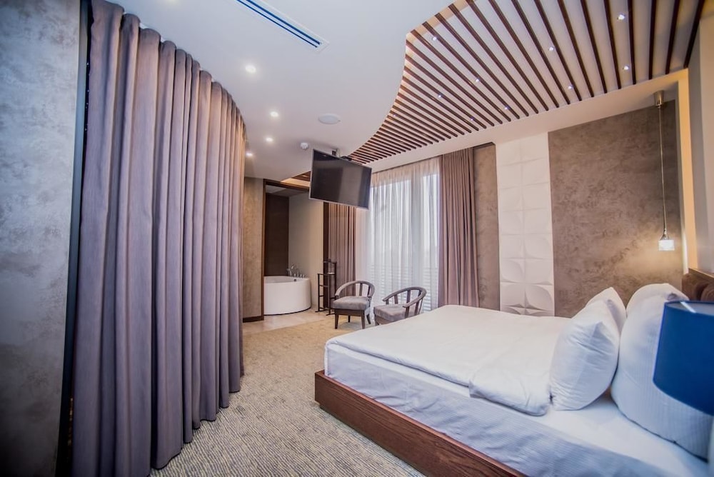 Aghababyan S Hotel 34/77