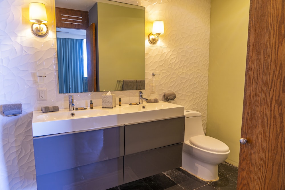 Suites At Sapphire Ocean Club 28/30