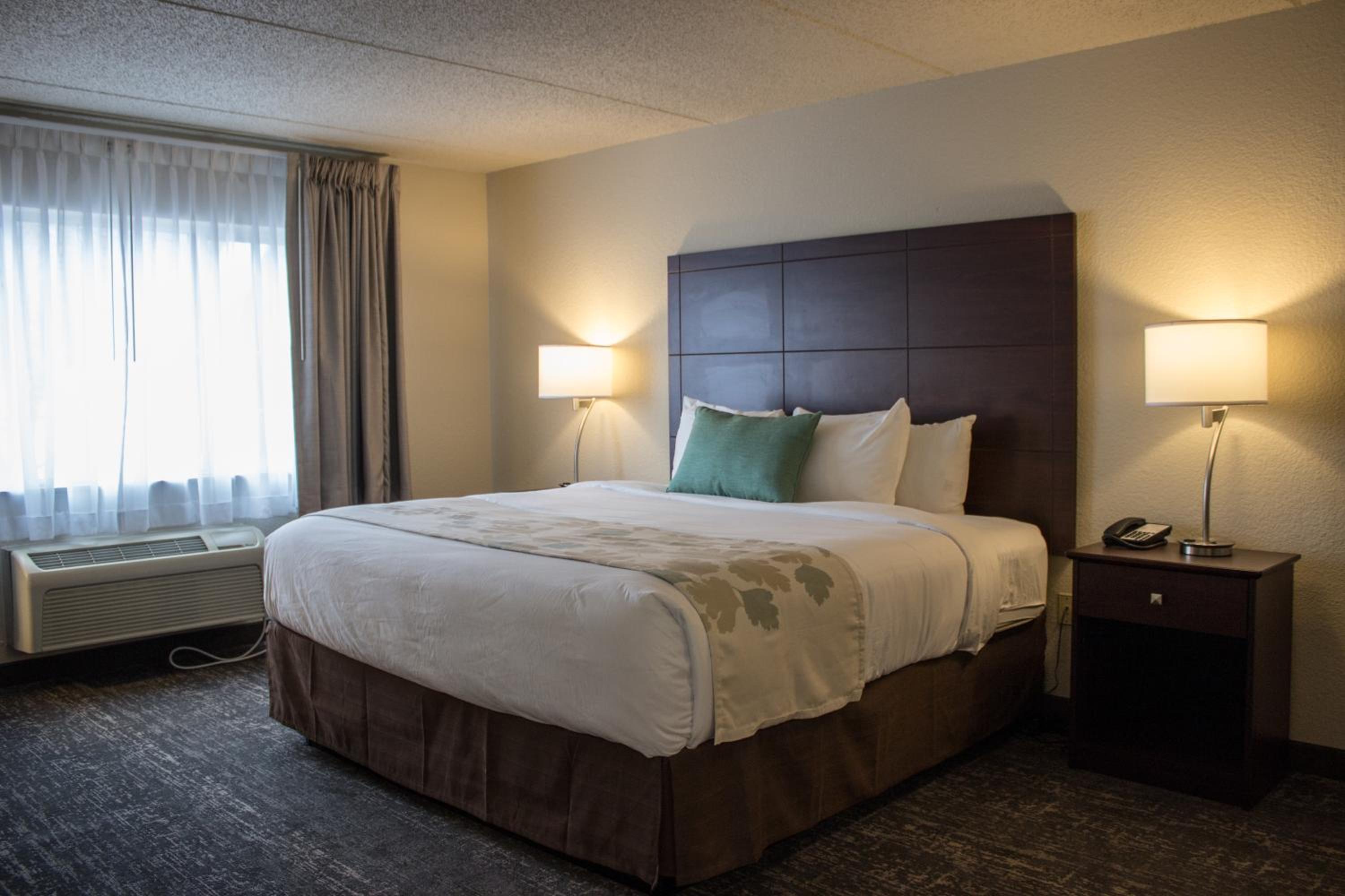 جناح ديلوكس بسرير كينج بغرفتين، Cobblestone Suites Oshkosh 2/5