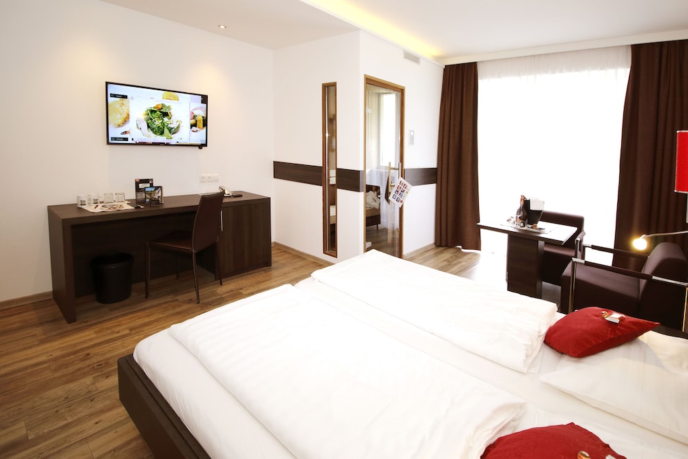 Basic, Suite, Single, Double Bed, Mountain View, Sauna