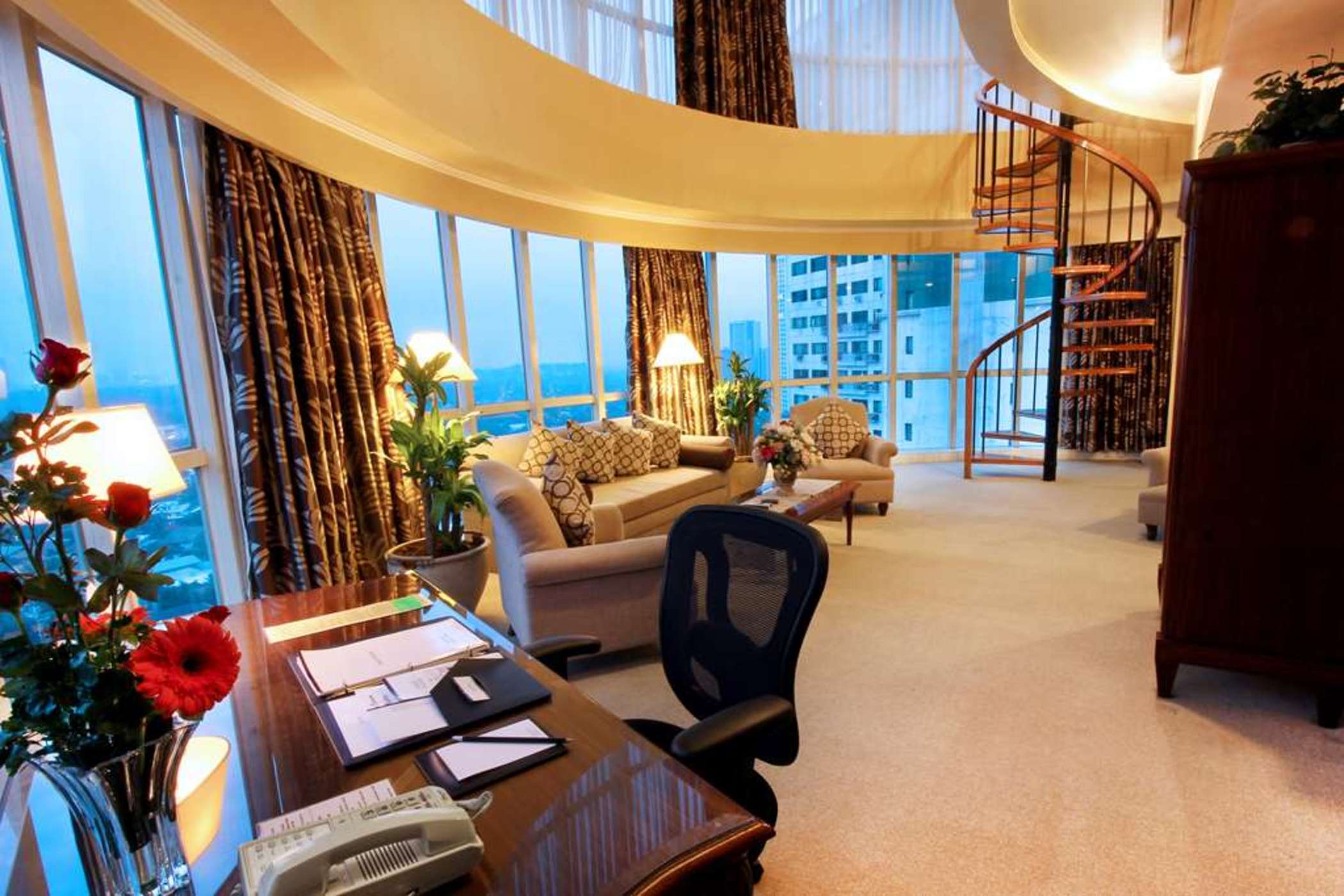 OXFORD SUITES MAKATI 25/41
