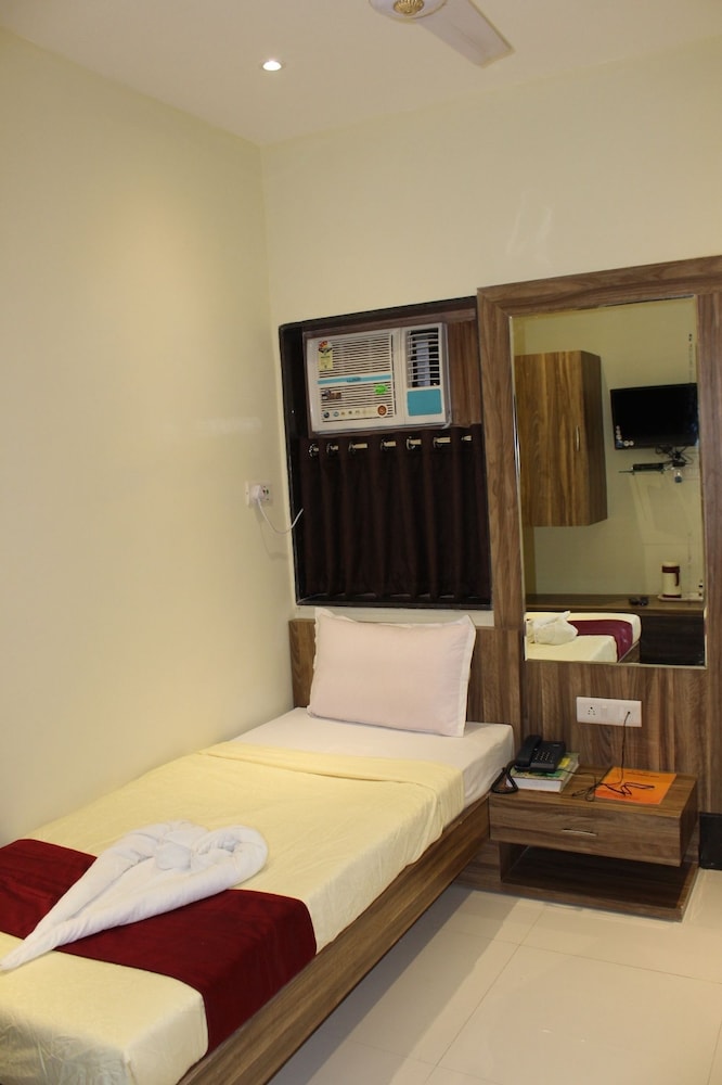 Hotel Meera 10/42