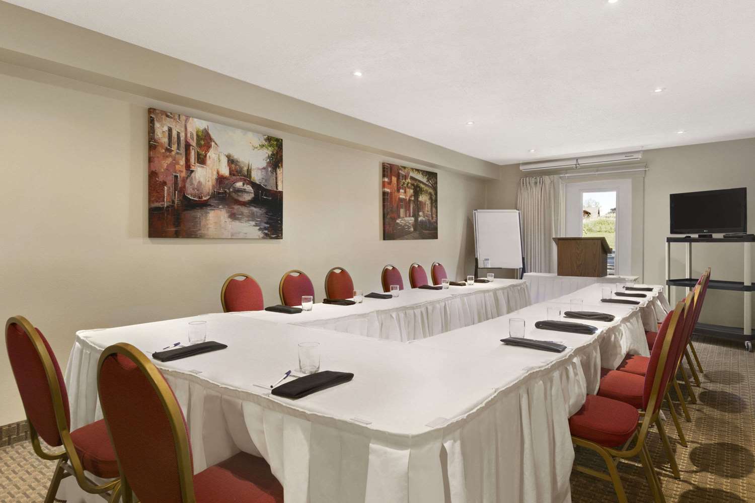 Travelodge Suites by Wyndham Moncton 5/9