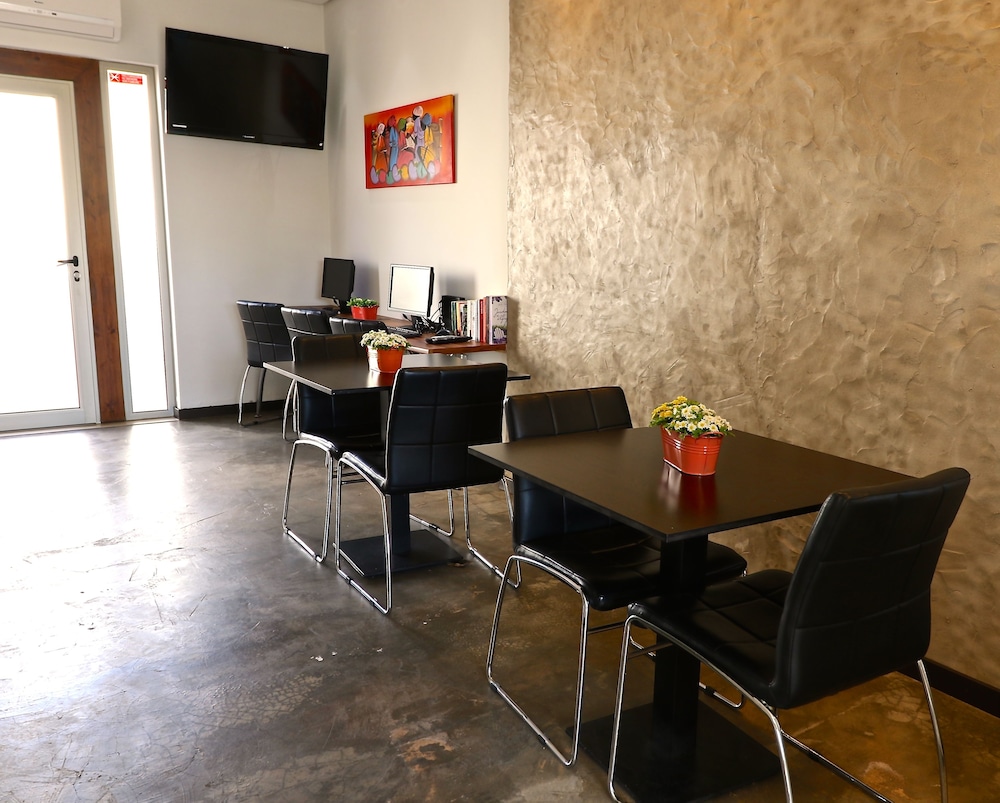 Lost & Found Hostel & Suites 17/35