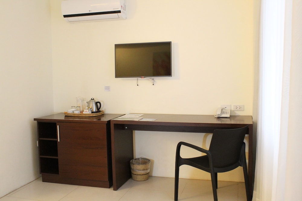 Ocean Suites Boutique Hotel 10/66