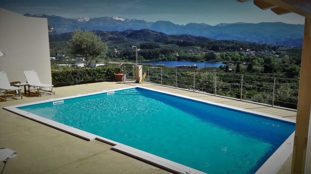 Aksos suites Accessible Accommodation 19/44