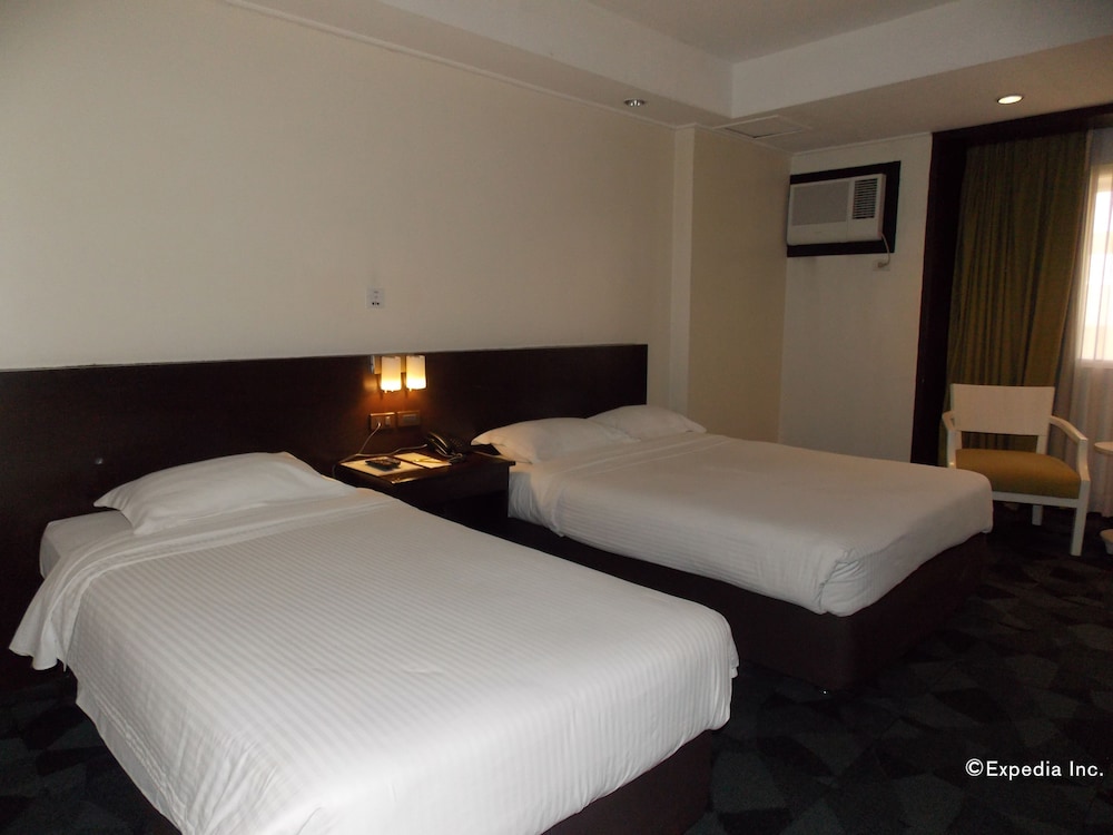L'Fisher Hotel 13/50